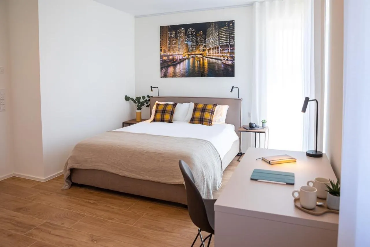 En Suite Bedrooms At Reckenthal House By Rentaroo Luxemburg Accommodatie bij particulieren