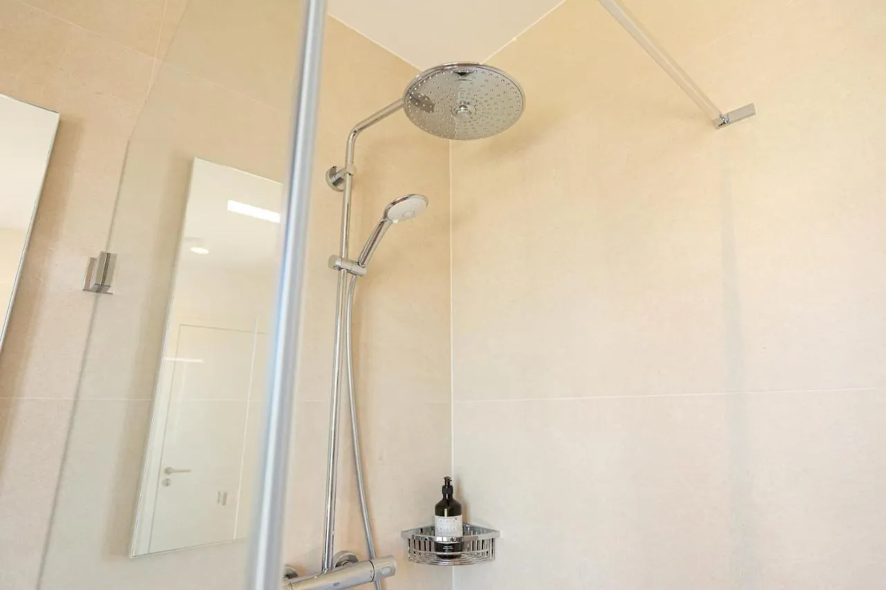 En Suite Bedrooms At Reckenthal House By Rentaroo Luxemburgo Habitación en casa particular
